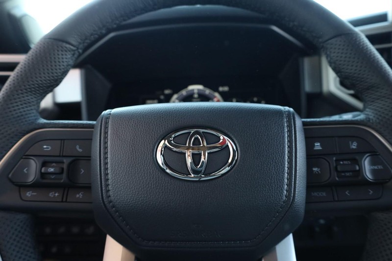 Toyota Sequoia Vehicle Image 12