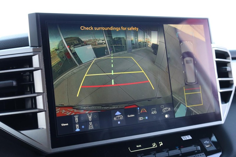 Toyota Sequoia Vehicle Image 15