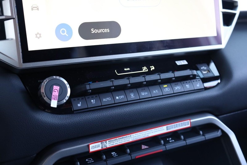 Toyota Sequoia Vehicle Image 16