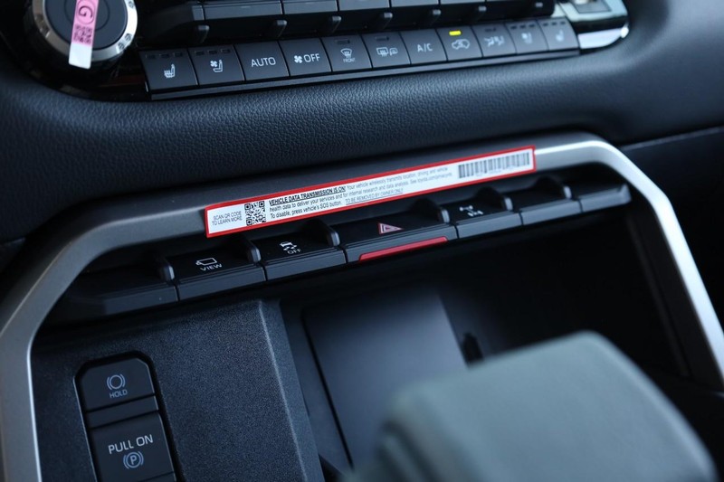 Toyota Sequoia Vehicle Image 17