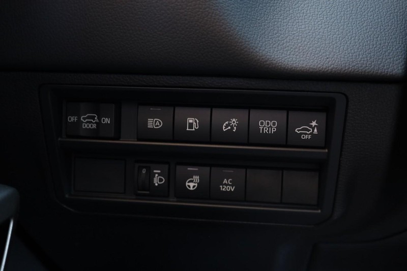 Toyota Sequoia Vehicle Image 21