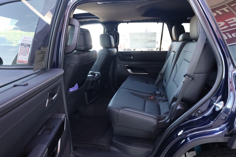 Toyota Sequoia Vehicle Image 23