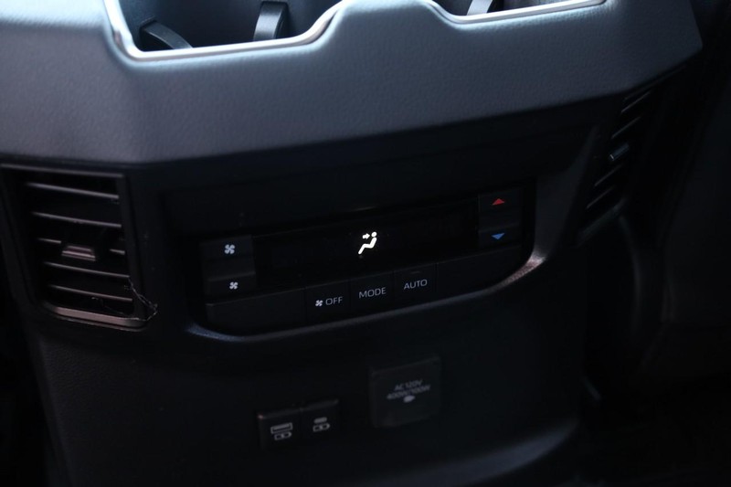 Toyota Sequoia Vehicle Image 24