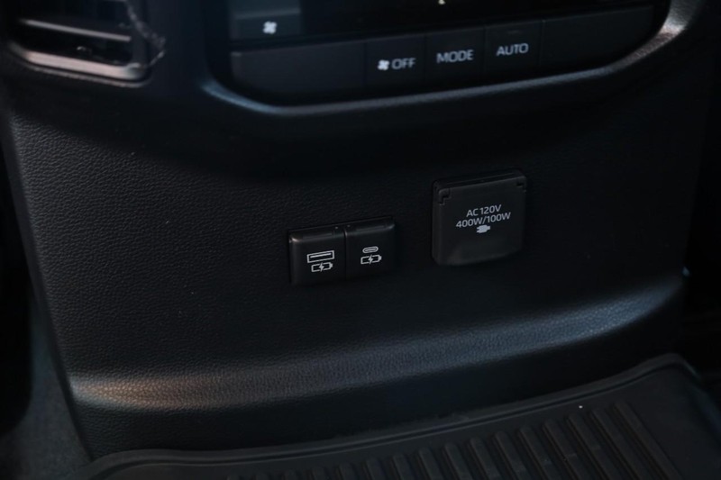 Toyota Sequoia Vehicle Image 25