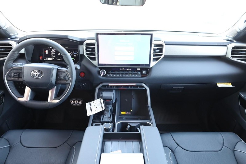 Toyota Sequoia Vehicle Image 26