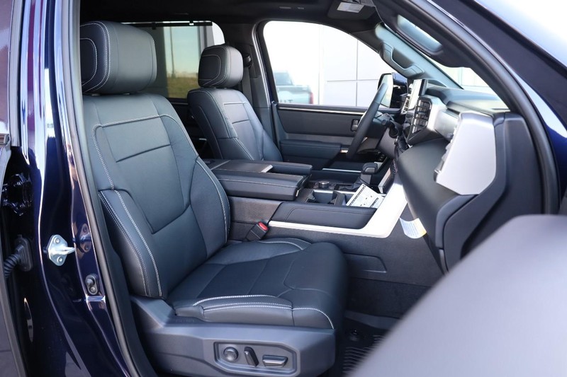Toyota Sequoia Vehicle Image 30