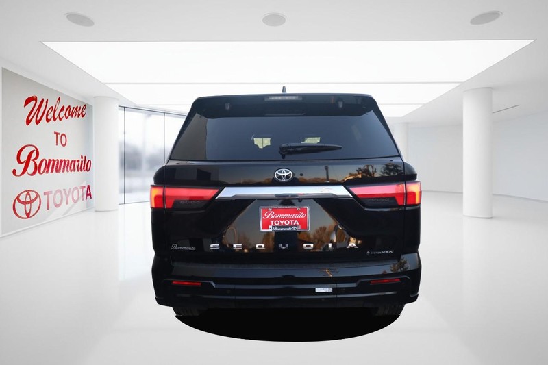 Toyota Sequoia Vehicle Image 05