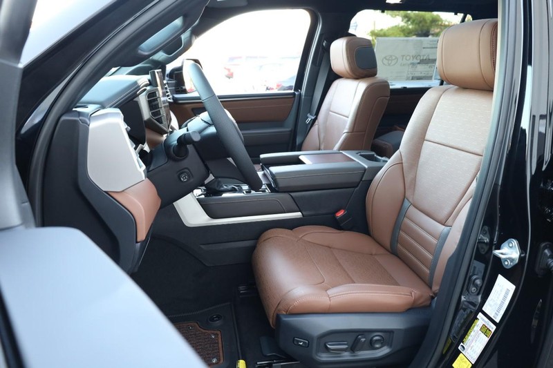 Toyota Sequoia Vehicle Image 09