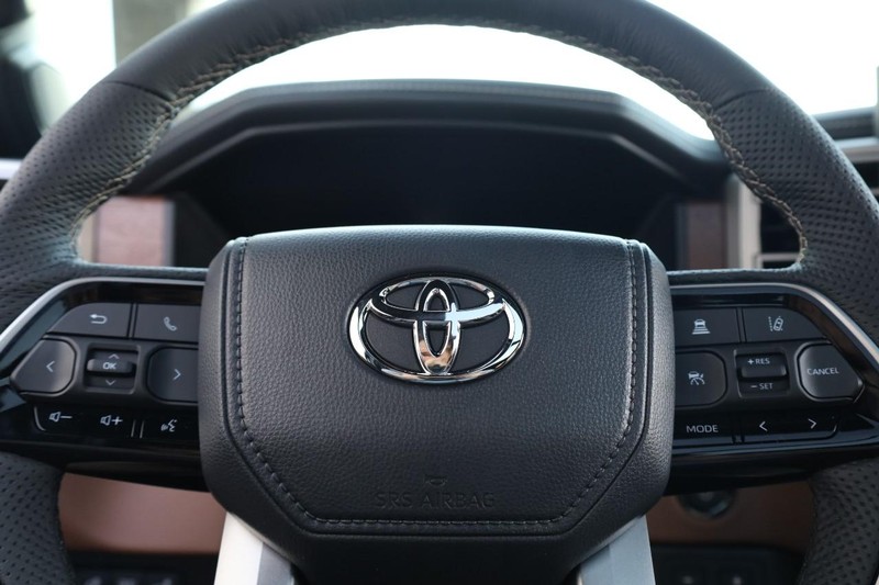 Toyota Sequoia Vehicle Image 12