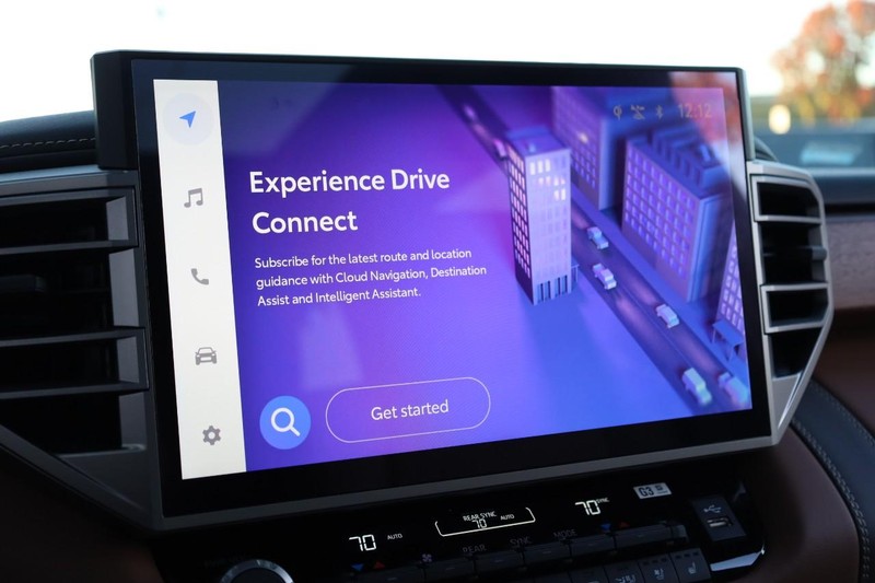 Toyota Sequoia Vehicle Image 14