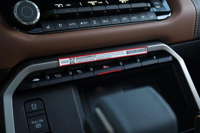 Toyota Sequoia Vehicle Image 17