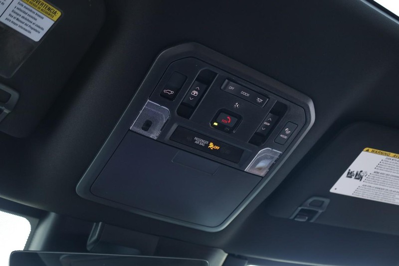 Toyota Sequoia Vehicle Image 19