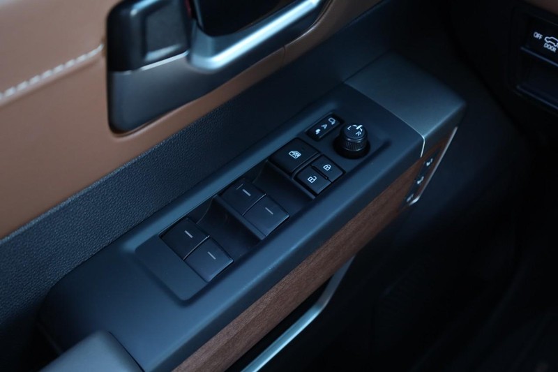 Toyota Sequoia Vehicle Image 20