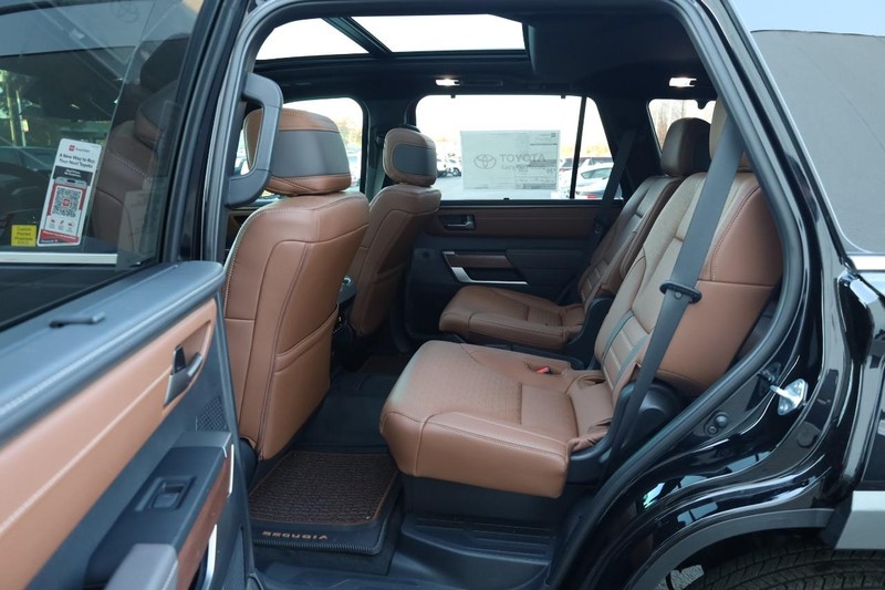 Toyota Sequoia Vehicle Image 23