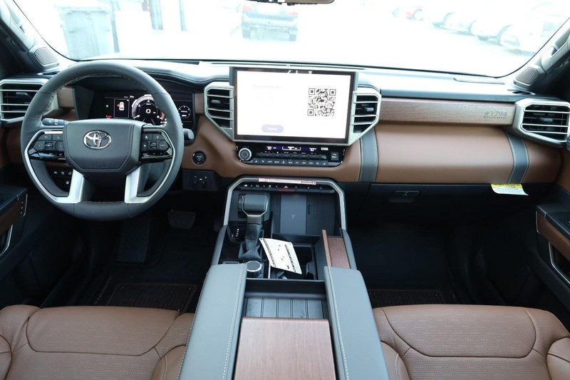 Toyota Sequoia Vehicle Image 26