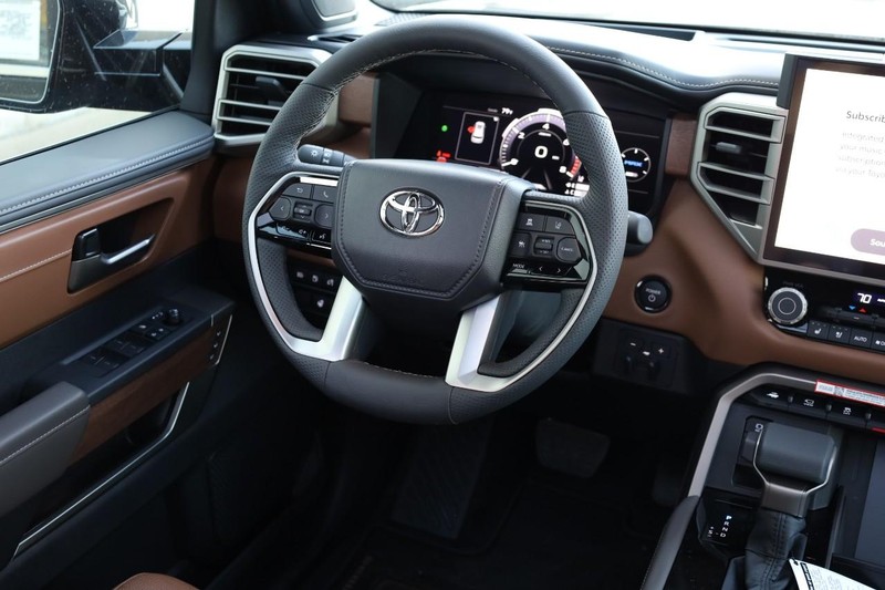 Toyota Sequoia Vehicle Image 27