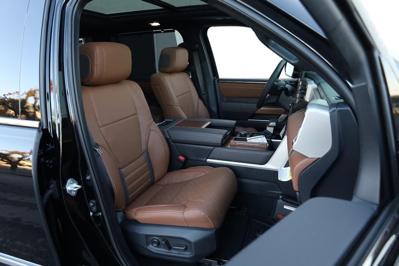 Toyota Sequoia Vehicle Image 30