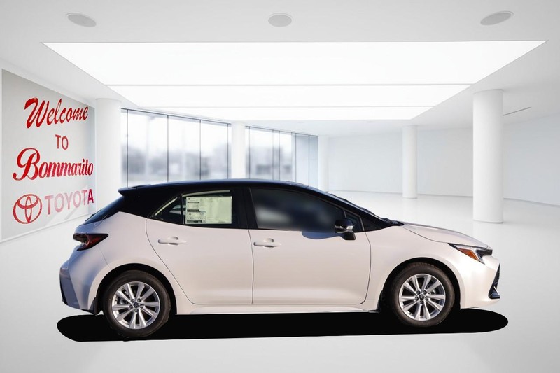 Toyota Corolla Hatchback Vehicle Image 05