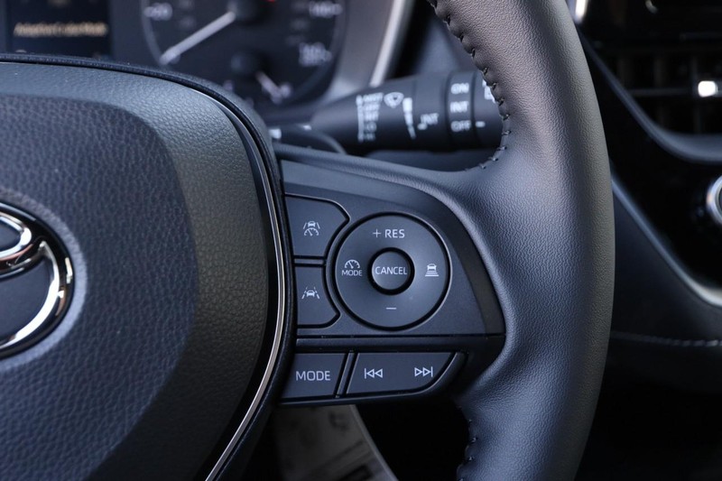 Toyota Corolla Hatchback Vehicle Image 12