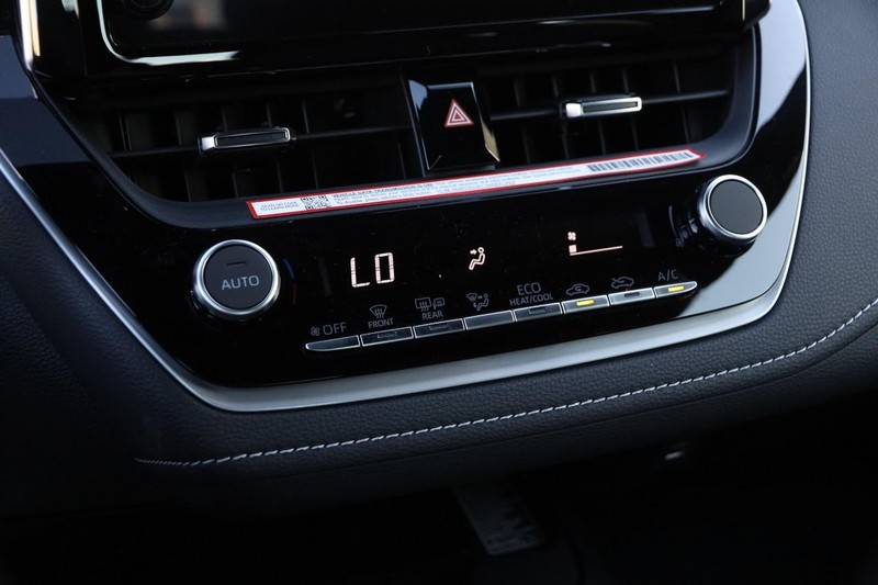 Toyota Corolla Hatchback Vehicle Image 17