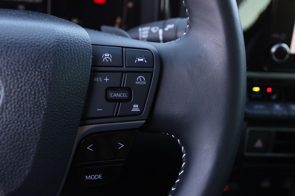 Toyota Camry Vehicle Full-screen Gallery Image 12