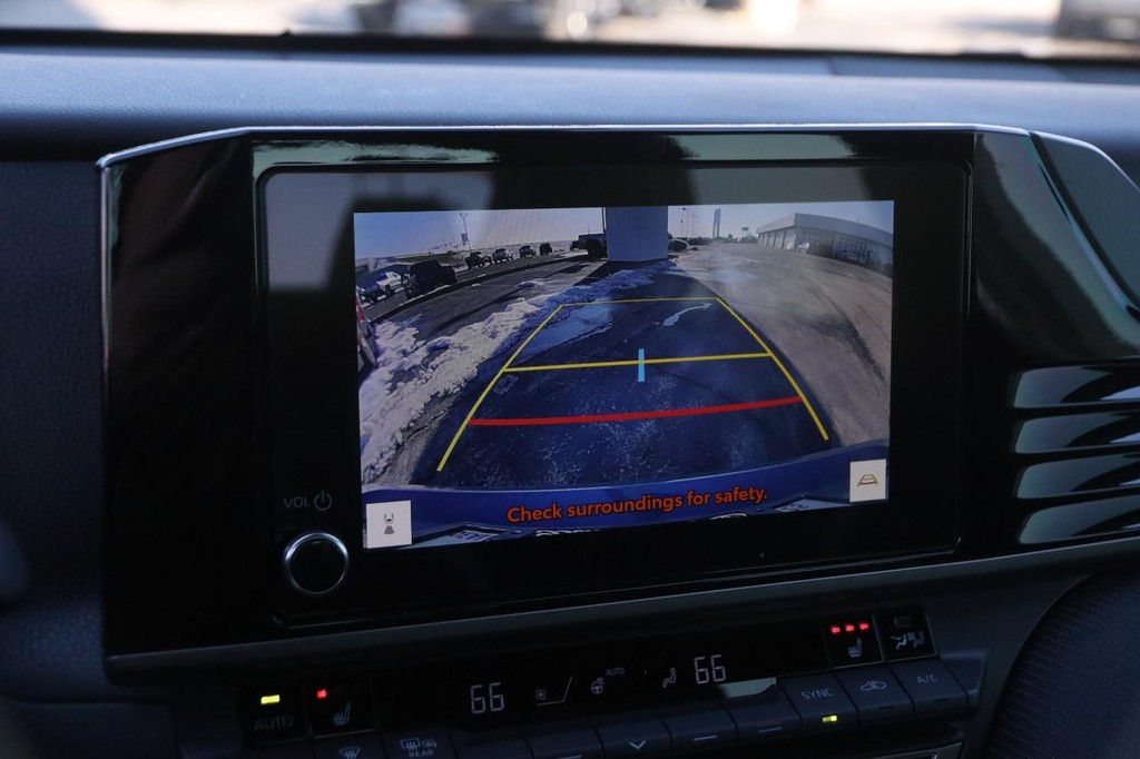 Toyota Camry Vehicle Full-screen Gallery Image 16