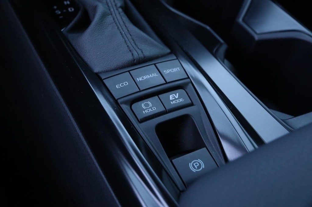 Toyota Camry Vehicle Full-screen Gallery Image 18