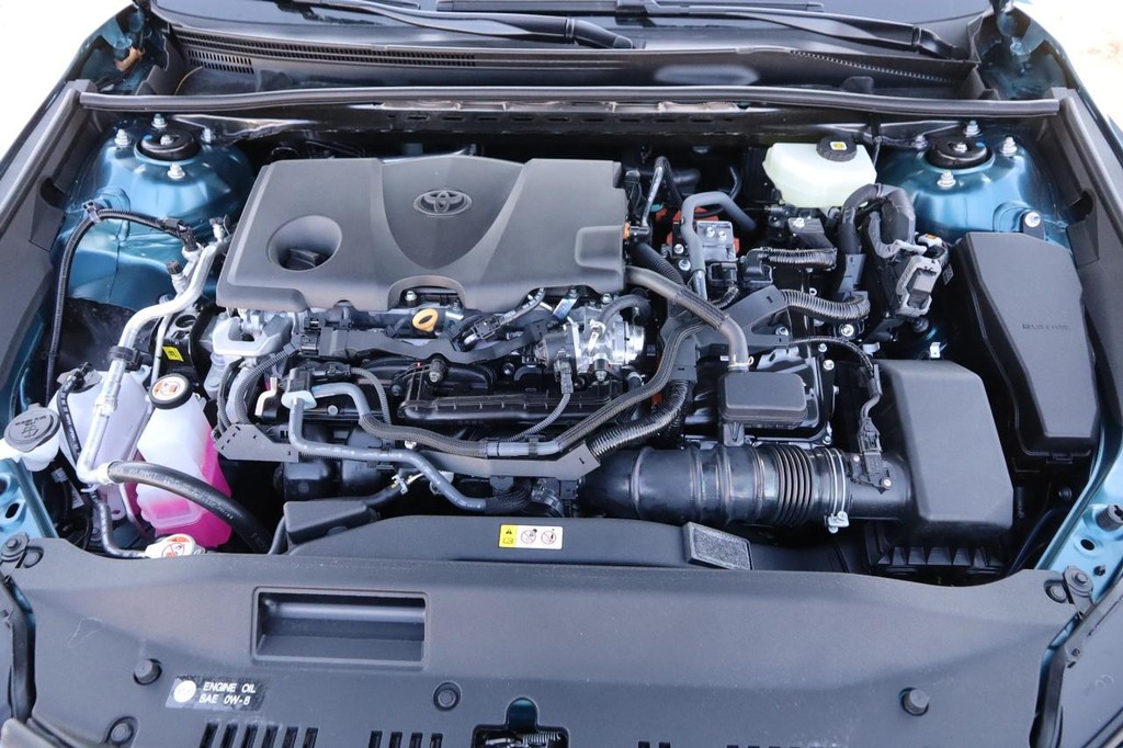 Toyota Camry Vehicle Full-screen Gallery Image 27