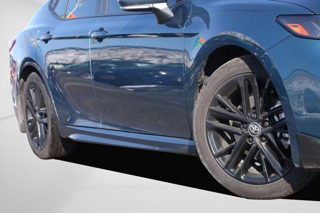 Toyota Camry Vehicle Image 03