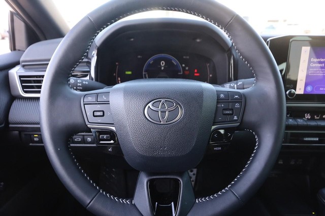 Toyota Camry Vehicle Image 10