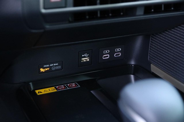 Toyota Camry Vehicle Image 19