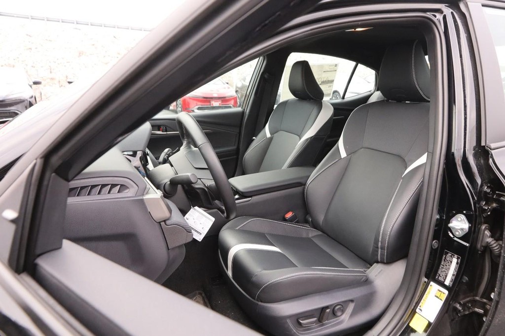 Toyota Camry Vehicle Full-screen Gallery Image 7