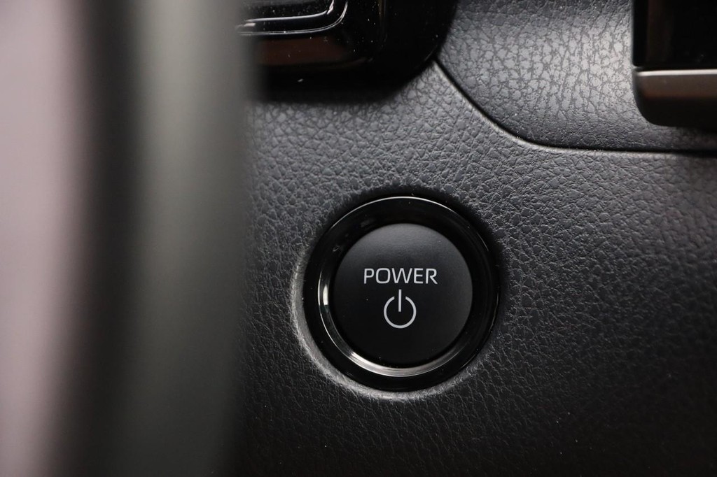 Toyota Camry Vehicle Full-screen Gallery Image 13