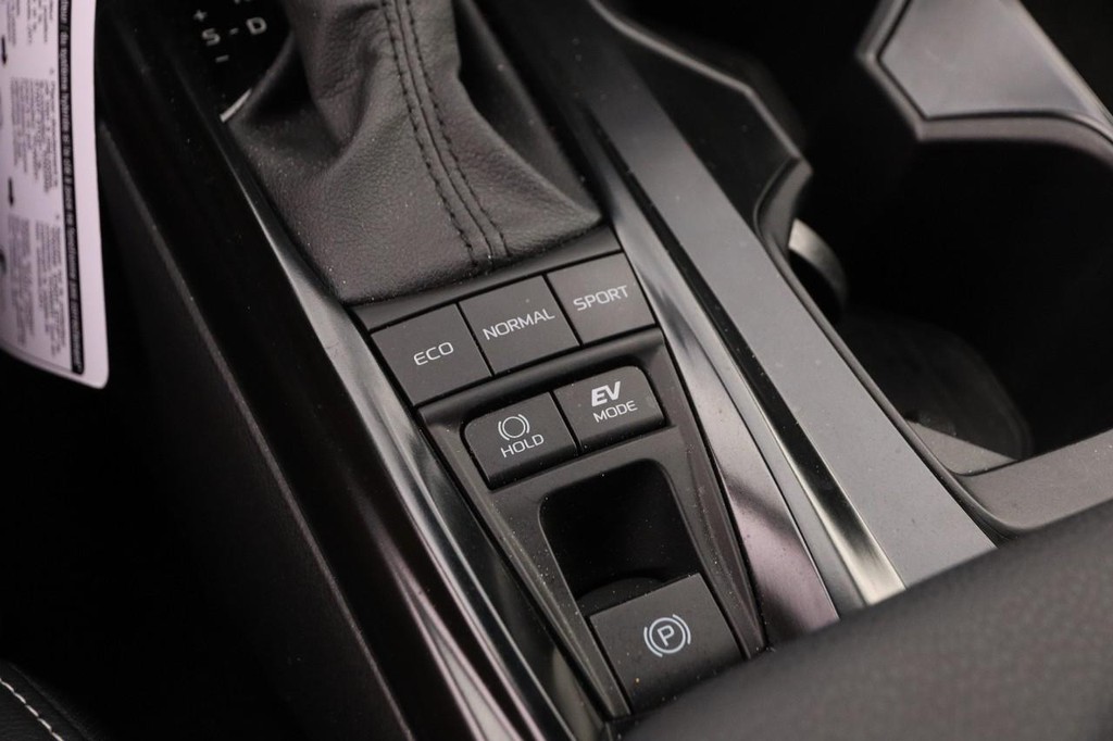 Toyota Camry Vehicle Full-screen Gallery Image 18