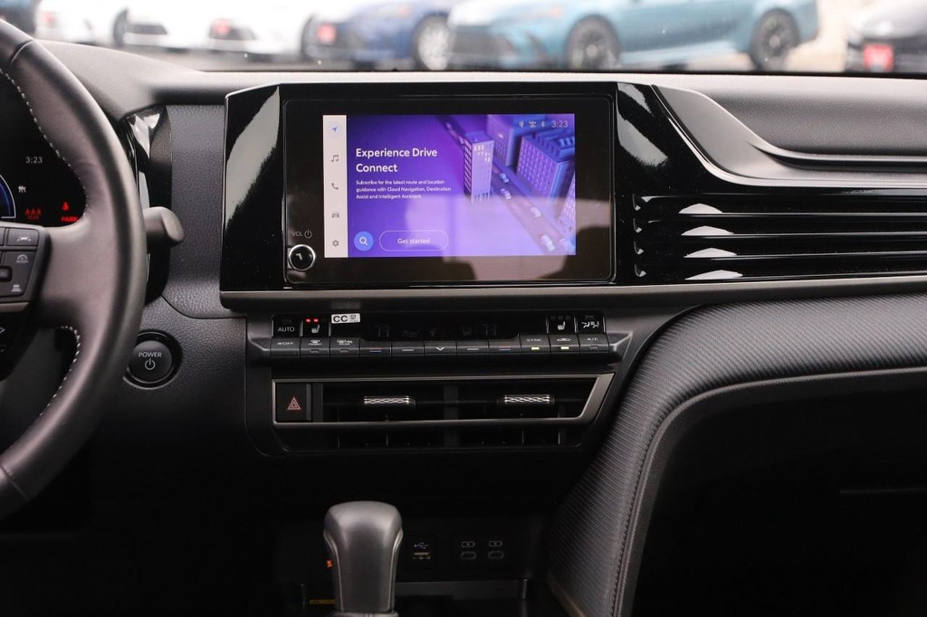 Toyota Camry Vehicle Full-screen Gallery Image 22