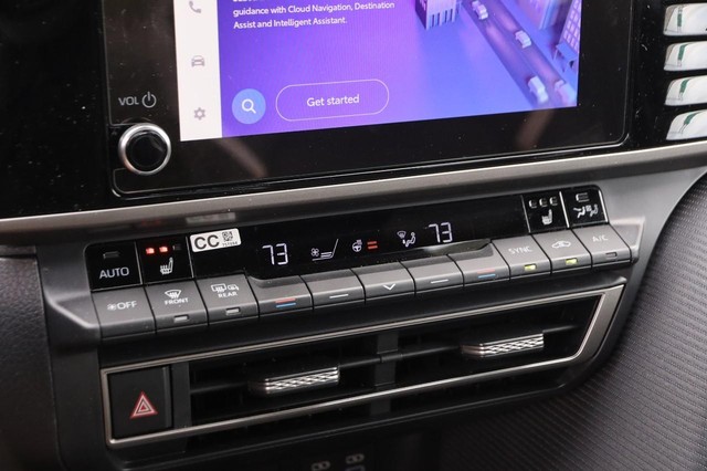 Toyota Camry Vehicle Image 17