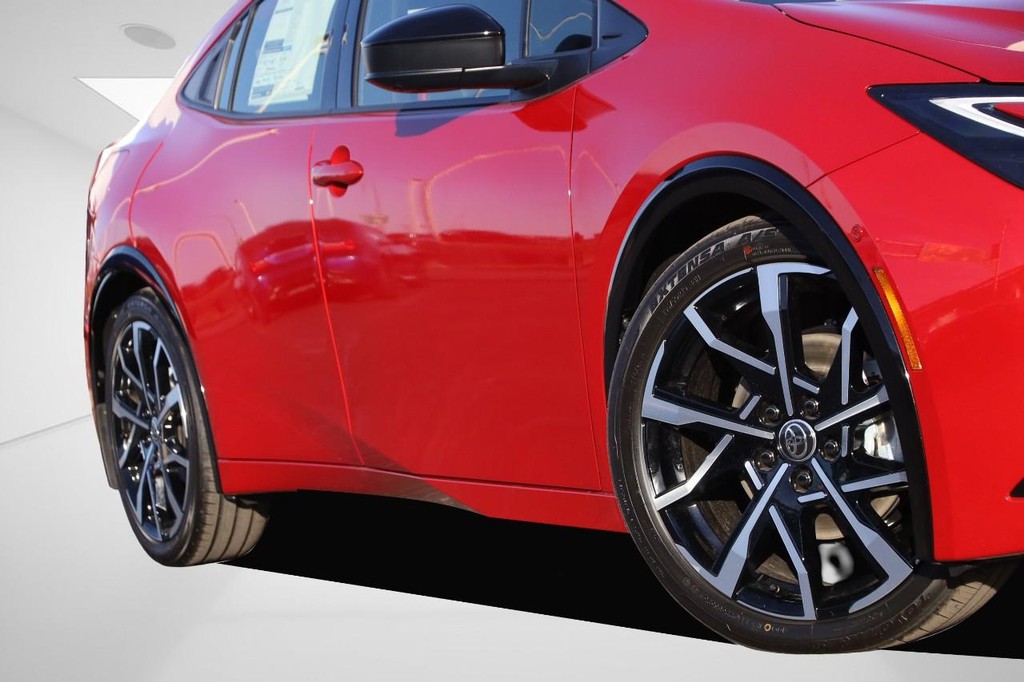 Toyota Prius Plug-In Hybrid Vehicle Full-screen Gallery Image 3