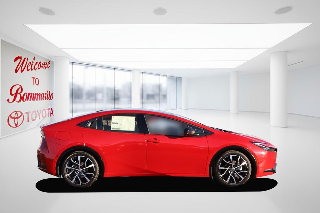 Toyota Prius Plug-In Hybrid Vehicle Full-screen Gallery Image 5