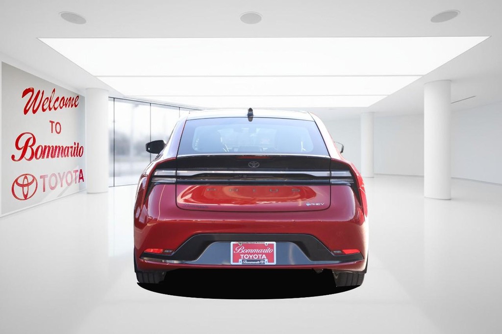 Toyota Prius Plug-In Hybrid Vehicle Full-screen Gallery Image 6