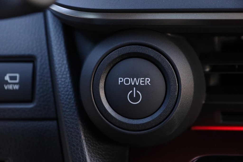 Toyota Prius Plug-In Hybrid Vehicle Full-screen Gallery Image 16