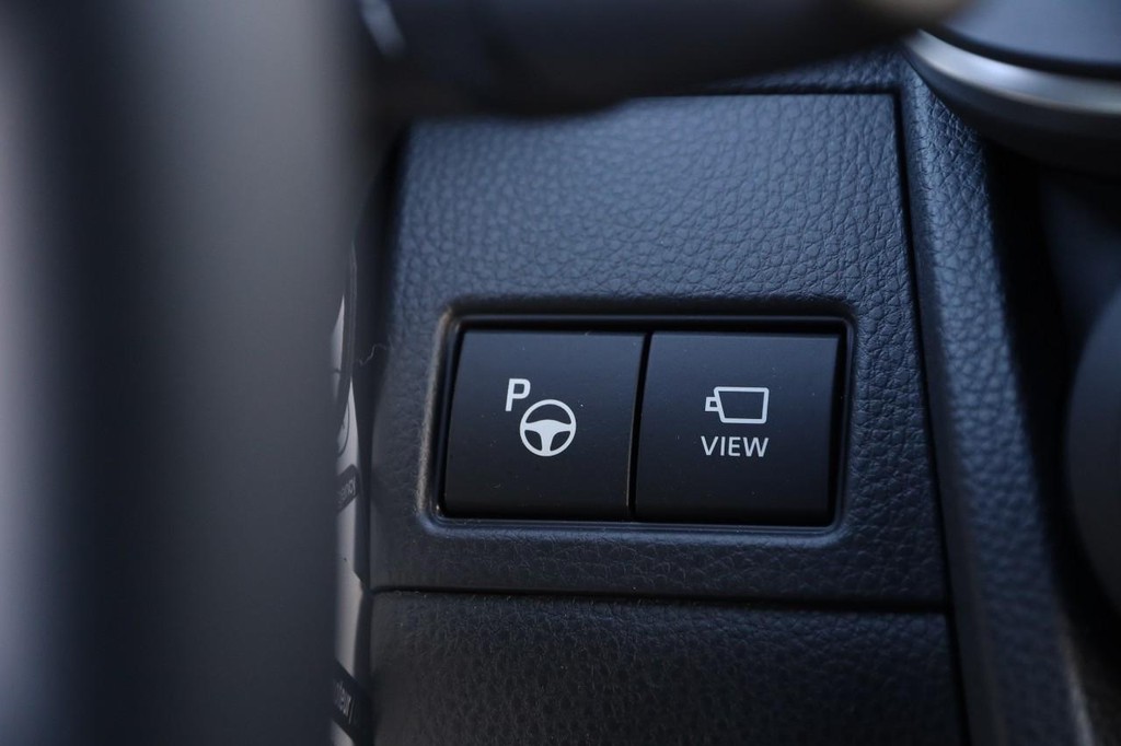 Toyota Prius Plug-In Hybrid Vehicle Full-screen Gallery Image 17