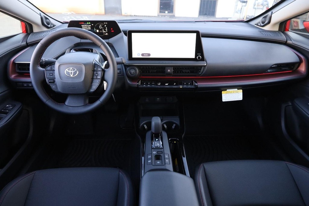 Toyota Prius Plug-In Hybrid Vehicle Full-screen Gallery Image 24