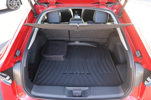 Toyota Prius Plug-In Hybrid Vehicle Image 07