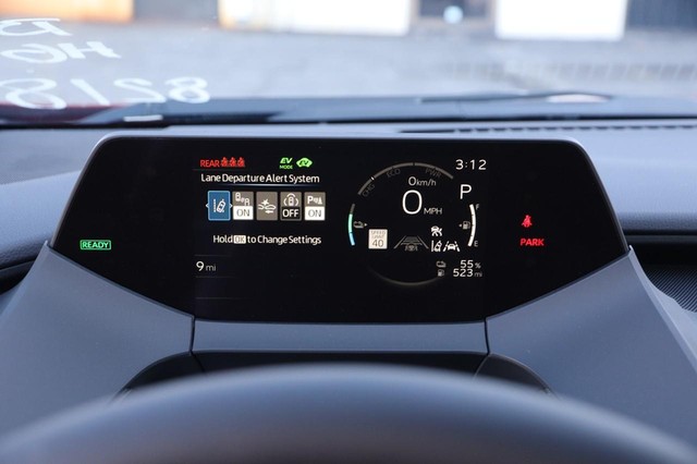 Toyota Prius Plug-In Hybrid Vehicle Image 15