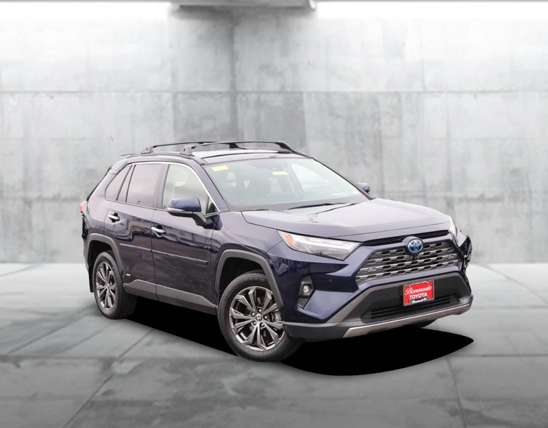 Toyota RAV4 Vehicle Full-screen Gallery Image 2