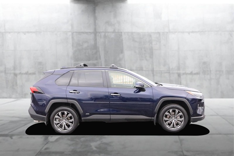 Toyota RAV4 Vehicle Full-screen Gallery Image 5