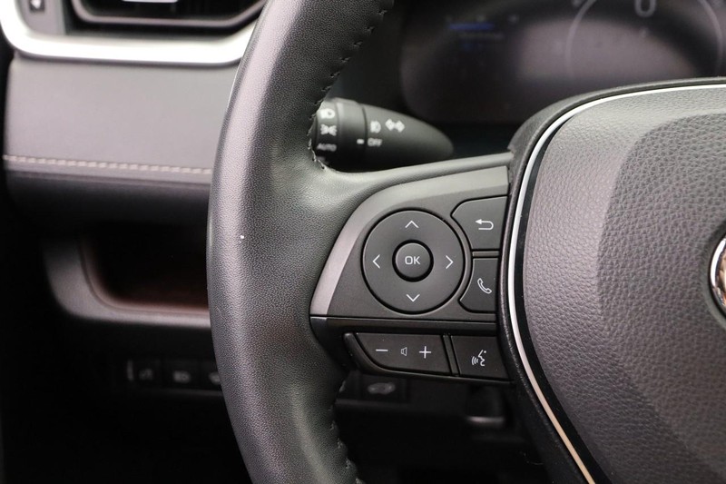 Toyota RAV4 Vehicle Full-screen Gallery Image 13