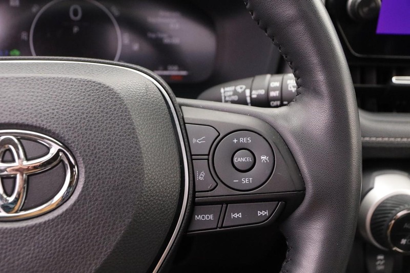 Toyota RAV4 Vehicle Full-screen Gallery Image 14