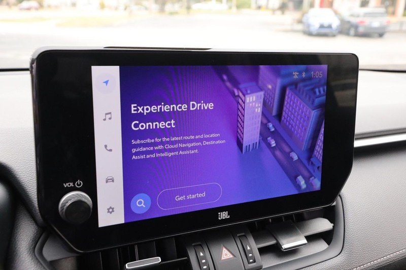 Toyota RAV4 Vehicle Full-screen Gallery Image 15