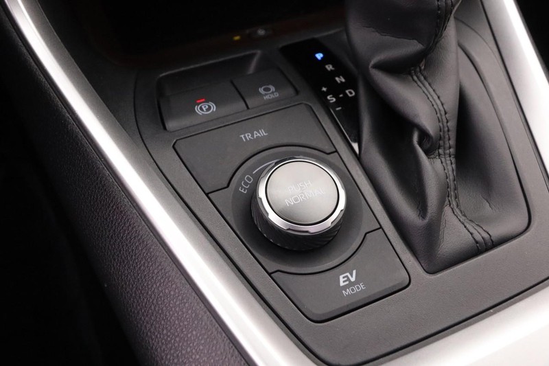 Toyota RAV4 Vehicle Full-screen Gallery Image 18